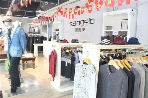 追風(fēng)品牌工廠店清倉(cāng)引搶購(gòu)潮，樂(lè)山市民排隊(duì)搶購(gòu)10元起外套